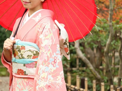 着物をきた女性の画像（京都エリア）